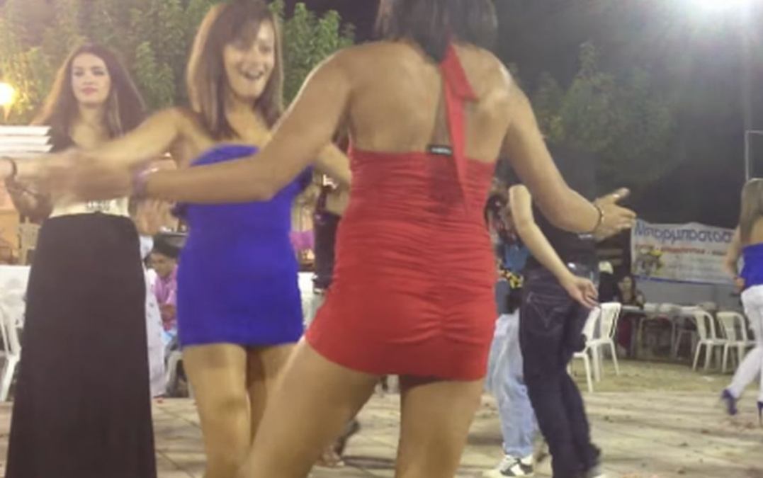 Καυτό τσιφτετέλι σε πανηγύρι: Άναψαν φωτιές οι δύο καλλονές