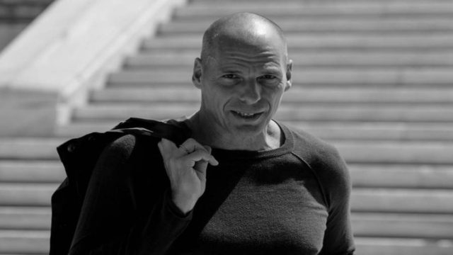 Θλίψη για τον Γιάνη Βαρουφάκη: Πέθανε ο πατέρας του!