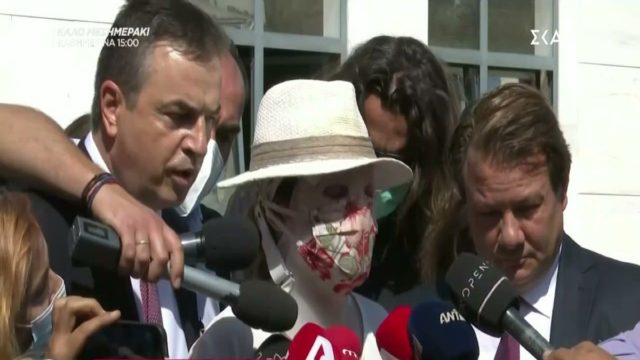 Επίθεση με βιτριόλι: Όλο το παρασκήνιο πίσω από τις κλειστές πόρτες στην δικαστική αίθουσα – Ποιοι ήταν στο πλευρό της Ιωάννας (Video)