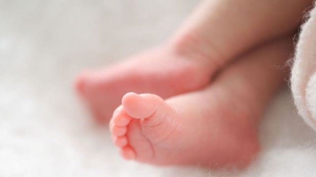 Βόλος: Θρίλερ με θάνατο βρέφους – Παραμένει στον νεκροθάλαμο εδώ και 20 μέρες