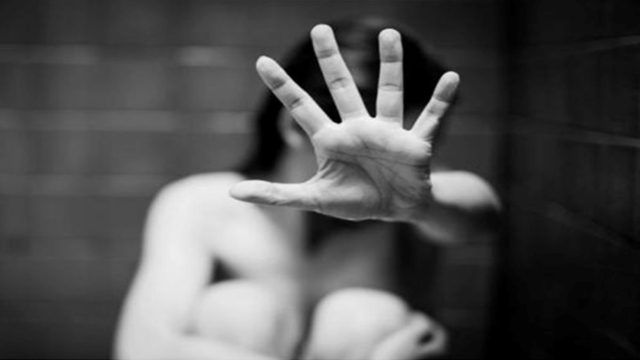 Εφιάλτης για 14χρονη: Την απήγαγαν, την βίαζαν και την έκαιγαν με φλόγιστρο