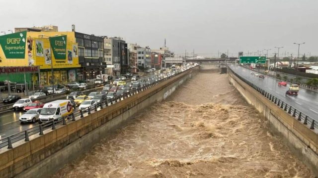 Λέκκας: «Είμαστε σε νέα φάση» – 30 τόνοι νερού έπεσαν χθες στον Κηφισό