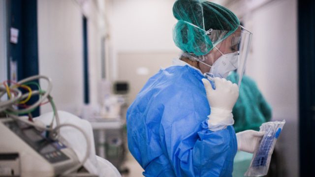 Κορωνοϊός: 1.837 νέα κρούσματα και 29 θάνατοι – Στους 332 οι διασωληνωμένοι