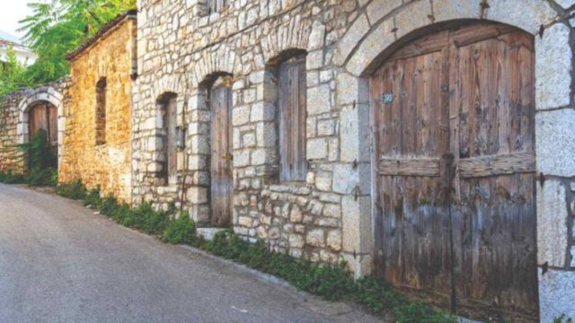 4 ονειρεμένα χωριά σε απόσταση αναπνοής από την Αθήνα για φθινοπωρινές εκδρομές!