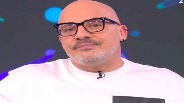 Ο Νίκος Μουτσινάς ζήτησε on air “συγγνώμη” στη Νατάσα Θεοδωρίδου – Τι συνέβη;