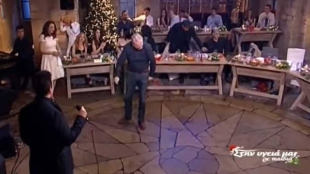 Γυναικάρα χορεύει αργό τσιφτετέλι και “βασανίζει” όλο το αντρικό κοινό