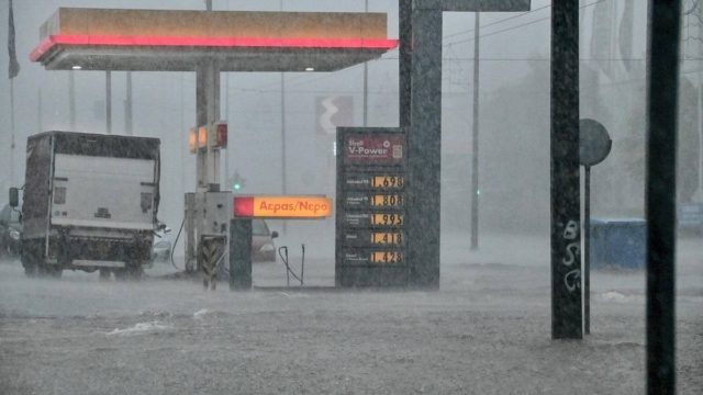 Έρχεται νέο κύμα κακοκαιρίας τις επόμενες ώρες! Πότε θα χτυπήσει την Αττική; Προειδοποιούν Κολυδάς, Καλλιάνος, Αρναούτογλου