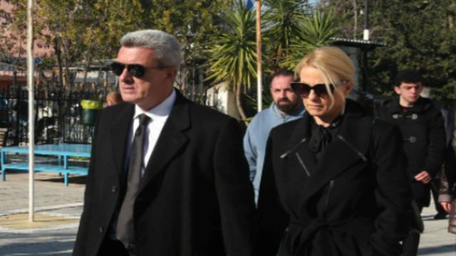 Δύο κηδείες για τον Νίκο Χατζηνικολάου: Σε αμόκ ο παρουσιαστής