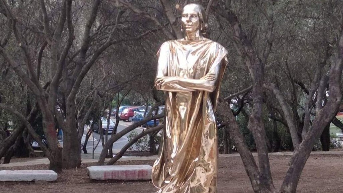 Σάλος με το άγαλμα της Μαρίας Κάλλας στη Διονυσίου Αρεοπαγίτου – «Θυμίζει τον κακό από το Terminator»