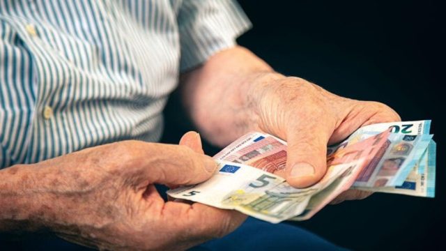 Αναδρομικά: Ποιοι δικαιούχοι πληρώνονται στο τέλος Οκτωβρίου