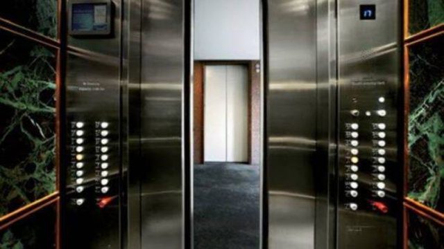 Ο κακομούτσουνος και η γυναικάρα στο ασανσέρ: Το ανέκδοτο της ημέρας (8/10)