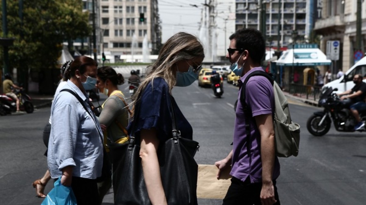 Ηλίας Μόσιαλος κατά των SMS στους ανεμβολίαστους: «Κακή ιδέα, να την πάρουν πίσω»
