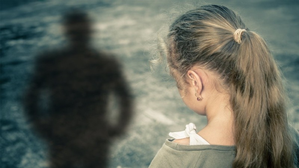 Λάρισα: 25χρονη κατηγόρησε ψεύτικα φίλο της ότι ασέλγησε στην κόρη της