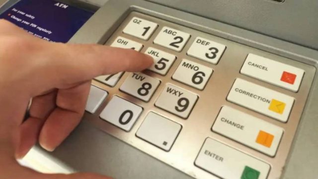 Σοκ στα ΑΤΜ: Τι θα συμβεί αν αλλάξετε PIN στην κάρτα; Μην το κάνετε ποτέ!