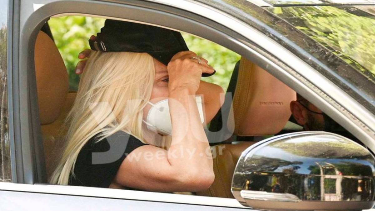 Σούσουρο σε κεντρικό δρόμο της Κηφισιάς με την Ελένη Μενεγάκη – Δείτε φωτογραφίες μόνο εδώ!