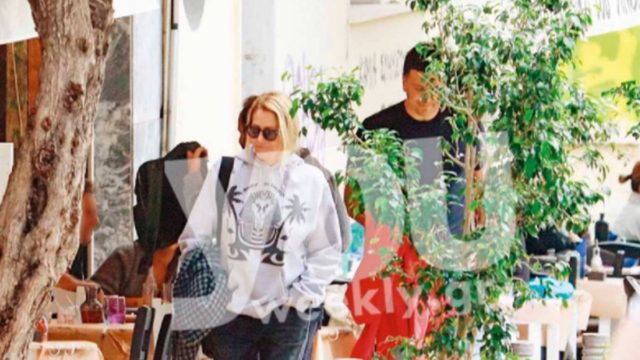 Ερωτευμένοι κάτω από την Ακρόπολη: Αποκλειστικές φωτογραφίες Τζένης Μπαλατσινού και Βασίλη Κικίλια