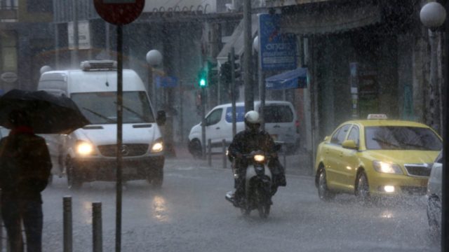 Κακοκαιρία «Μπάλλος»: Εισηγήσεις για απαγόρευση κυκλοφορίας τη νύχτα στην Αττική και κλείσιμο του Κηφισού