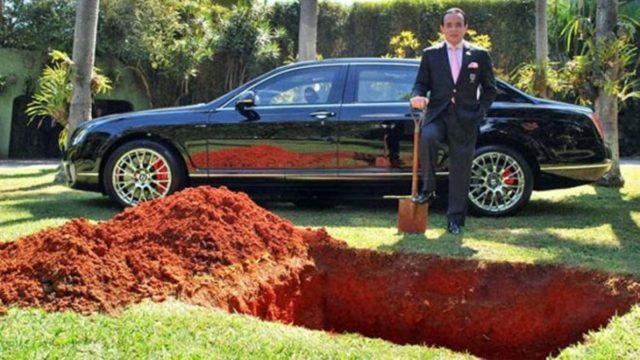 ΔΕΝ «έθαψε» το πανάκριβο αμάξι του για να μπορεί να το πάρει μαζί του στον άλλον κόσμο!