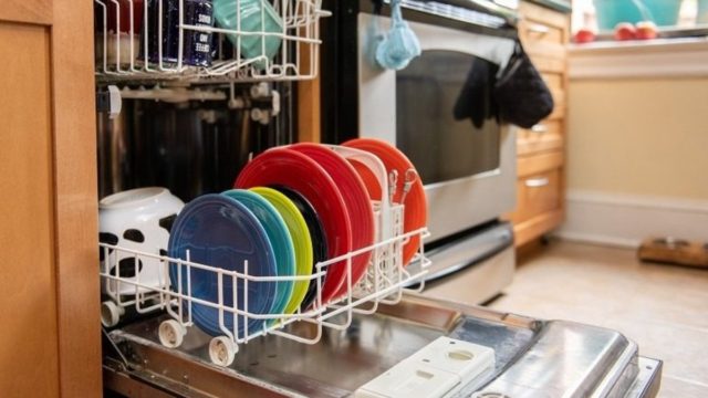 Το ήξερες; Έτσι θα εξαφανίσεις όλα τα μικρόβια από το πλυντήριο των πιάτων