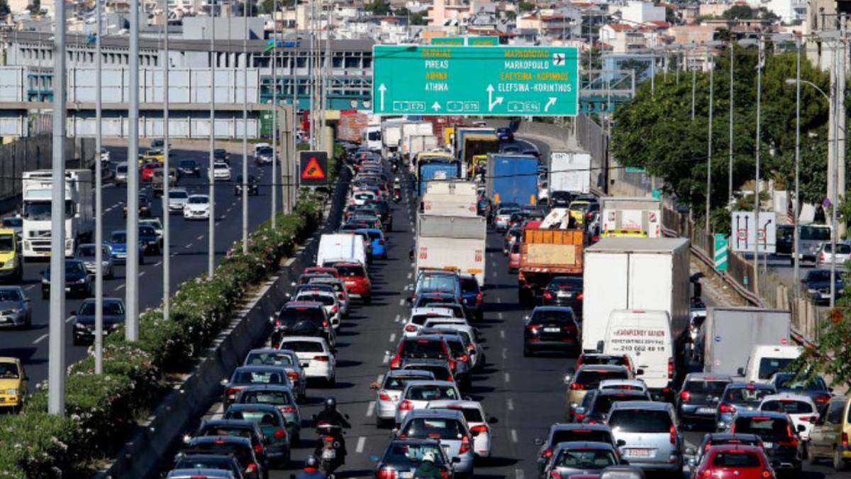 Απίστευτη κίνηση στον Κηφισό: Χύθηκε πετρέλαιο στο οδόστρωμα