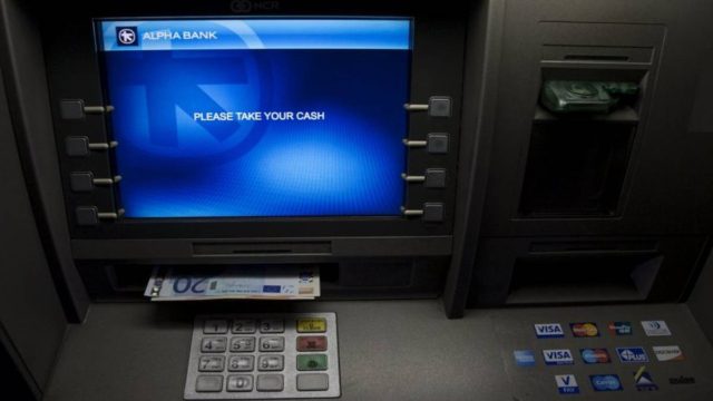 Συναγερμός σε ΑΤΜ της Alpha Bank: Το Σάββατο το βράδυ “έχασαν” όλοι τα λεφτά τους και δεν το πήραν χαμπάρι!