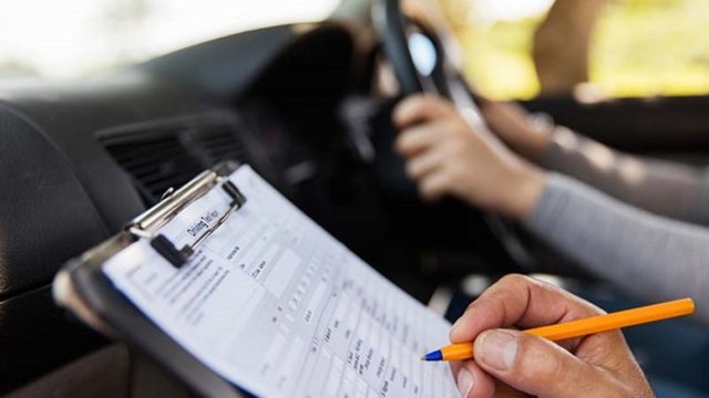 Αλλαγές στο δίπλωμα οδήγησης: Στο τιμόνι από τα 17 οι οδηγοί