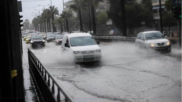 Κακοκαιρία: Αποκαταστάθηκε η κυκλοφορία σε Πειραιώς και περιφερειακή Αιγάλεω