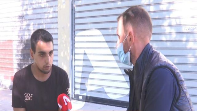 Ανατριχιάζει ο αδερφός του 20χρονου μητροκτόνου στο Αιγάλεω: «Η Αστυνομία δεν μας βοήθησε! Μας αγαπούσε η μάνα μας» (Video)