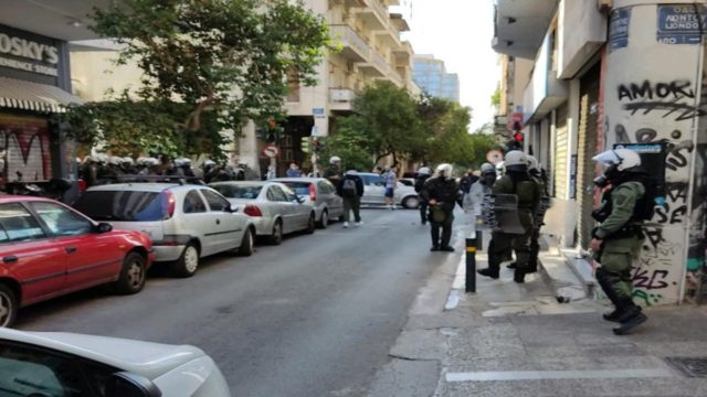 Ένταση στα Εξάρχεια: Χημικά και προσαγωγές μετά από πορεία