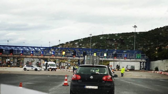 Ρομά επιχείρησαν να κλείσουν ξανά την Εθνική Κορίνθου-Πατρών στο Ζευγολατιό