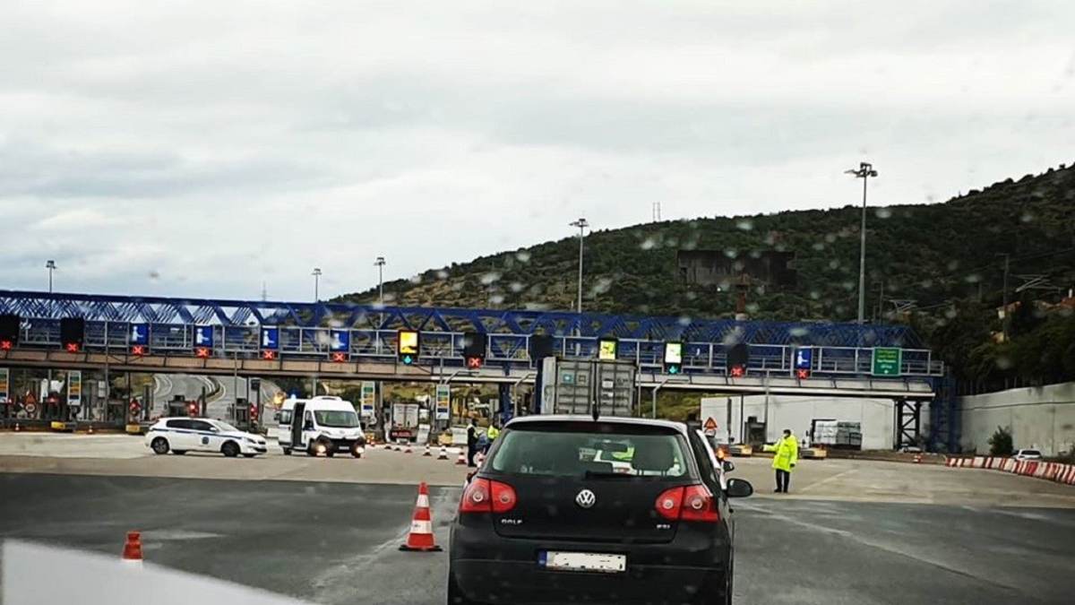 Ρομά επιχείρησαν να κλείσουν ξανά την Εθνική Κορίνθου-Πατρών στο Ζευγολατιό