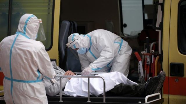 Κορωνοϊός: «Μαύρο» ρεκόρ με 4.696 νέα κρούσματα και 38 θανάτους – Στους 404 οι διασωληνωμένοι