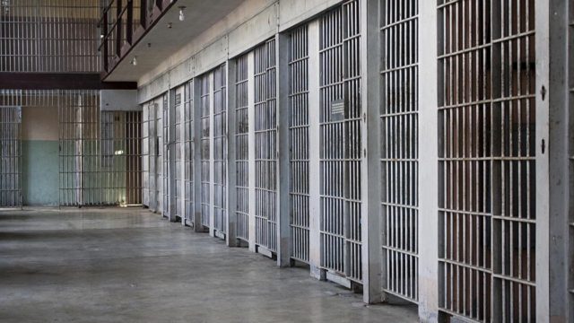 Κρατούμενος ζήτησε να επιστρέψει στη φυλακή γιατί δεν άντεχε τη σύζυγό του!