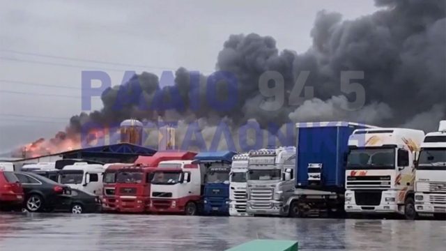 Θεσσαλονίκη: Μεγάλη φωτιά σε αποθήκη τροφίμων στα Διαβατά