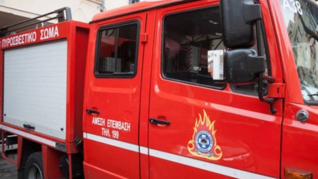 Συναγερμός στο κέντρο της Αθήνας: Φωτιά σε πολυκατοικία στον Κολωνό