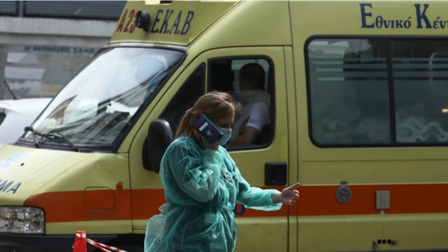 Θρίλερ στη Φθιώτιδα: Επίθεση στο κεφάλι με τσεκούρι μετά από καυγά – Σε κρίσιμη κατάσταση το θύμα