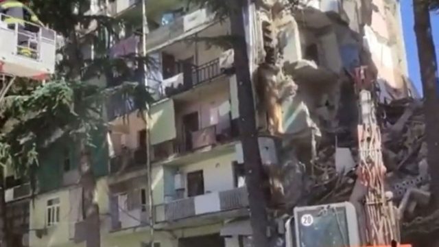 Συναγερμός στη Γεωργία: Κατέρρευσε πολυκατοικία – Εγκλωβισμένοι στα συντρίμμια