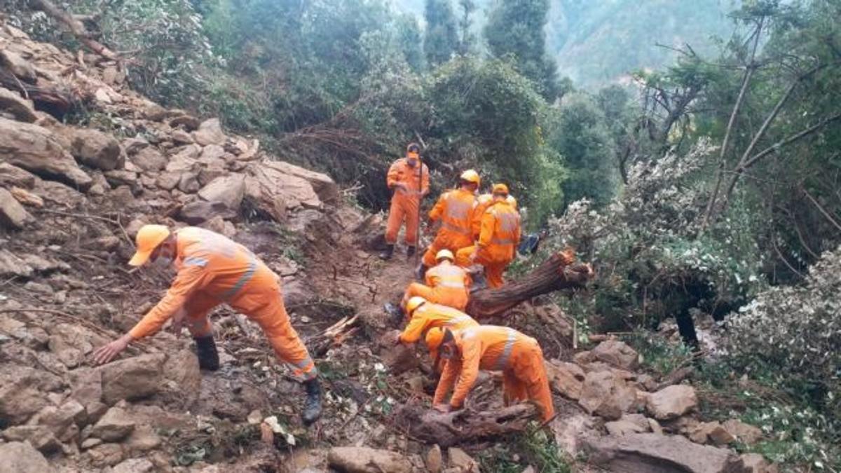 Φονικές πλημμύρες σαρώνουν Ινδία και Νεπάλ – 200 νεκροί και πολλοί αγνοούμενοι