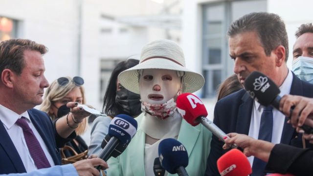 Επίθεση με βιτριόλι: «Θα ζητήσω τη βίαιη προσαγωγή του 40χρονου στο δικαστήριο», λέει ο δικηγόρος της Ιωάννας