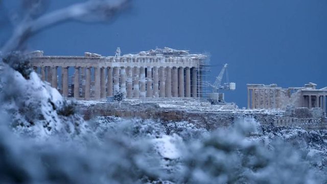 «Βαρύς» χειμώνας στην Ελλάδα: Έρχεται πολική δίνη στην χώρα – Χιόνια μέχρι και… στη θάλασσα