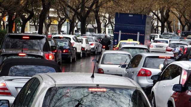 Κακοκαιρία «Μπάλλος»: Χάος στους δρόμους της Αθήνας – Πού επικρατεί μποτιλιάρισμα