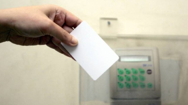 Έρχεται η ψηφιακή κάρτα εργασίας – Πού θα εφαρμοστεί