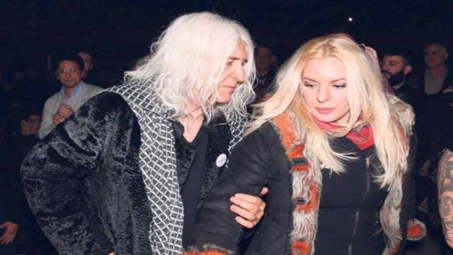 Αννίτα Πάνια: Θα εκπλαγείς με αυτές τις προσωπικές ΦΩΤΟ της – Στη μία φαίνεται ο Καρβέλας να…