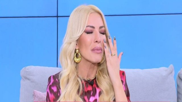 Θλίψη για την Κατερίνα Καινούργιου – Αμίλητη και με βουρκωμένα μάτια η παρουσιάστρια (Video)
