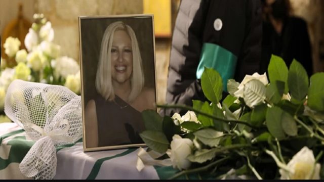 Κηδεία Φώφης Γεννηματά: Δείτε live το τελευταίο «αντίο» – «Αθάνατη» φώναζε ο κόσμος