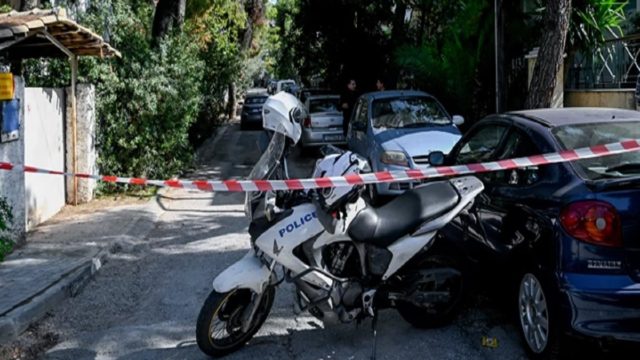 Πυροβολισμοί στην Κηφισιά: «Μου έχουν κάνει μάγια» φώναζε ο δράστης που ήταν ντυμένος αστροναύτης! (Video)