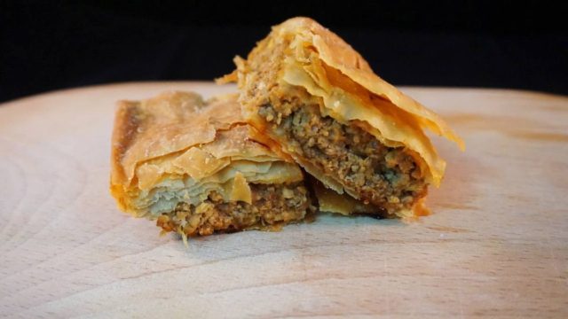 Εύκολη και πολύ νόστιμη πίτα με κιμά
