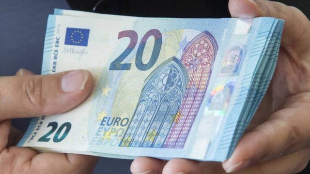 Κοινωνικό Μέρισμα 900 ευρώ: Ποιοι θα το πάρουν; Αναλυτικά παραδείγματα
