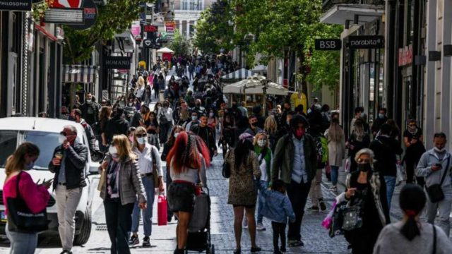 Μια Ελλάδα… με λίγους και γέρους: Ανατριχιαστικά τα στοιχεία στην τελευταία απογραφή