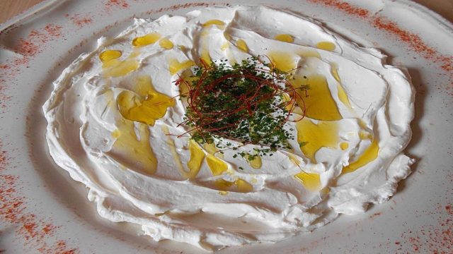 Φτιάξτε πεντανόστιμο τυρί κρέμα από γιαούρτι
